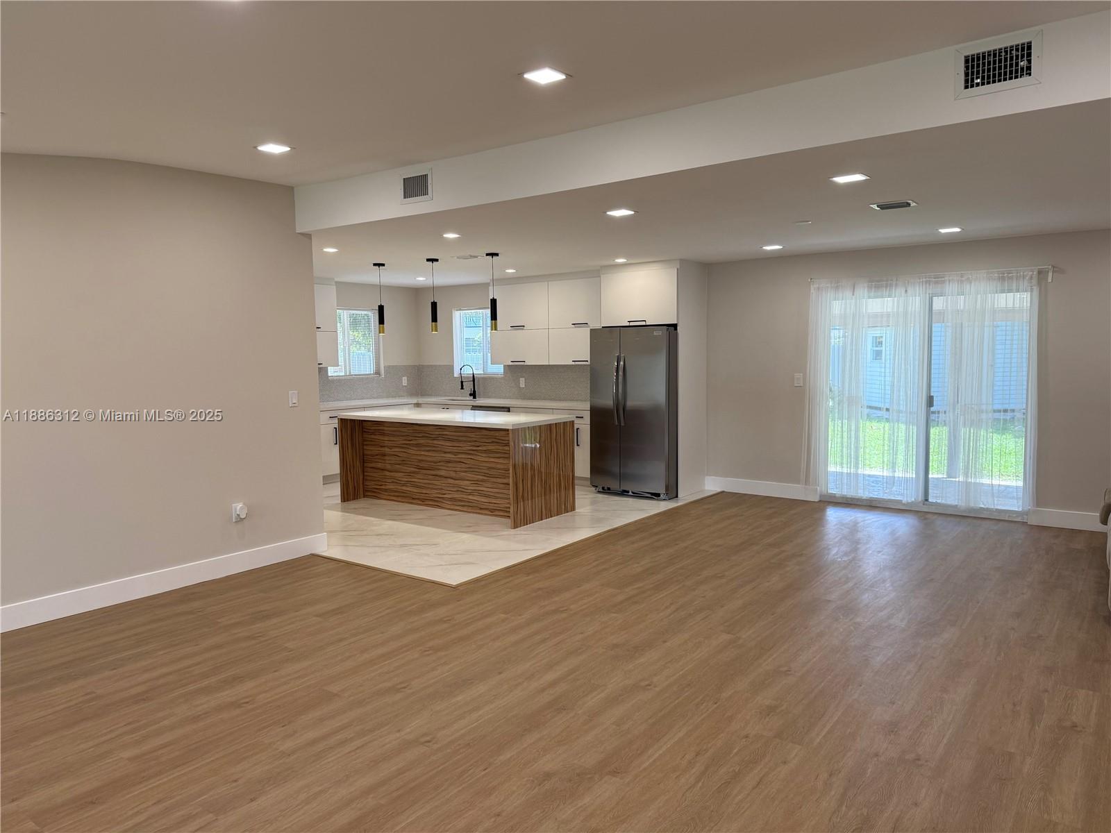 HOLIDAY HOUSE SEC 1 - Residential