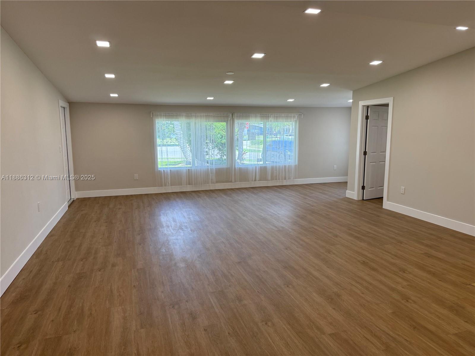 HOLIDAY HOUSE SEC 1 - Residential