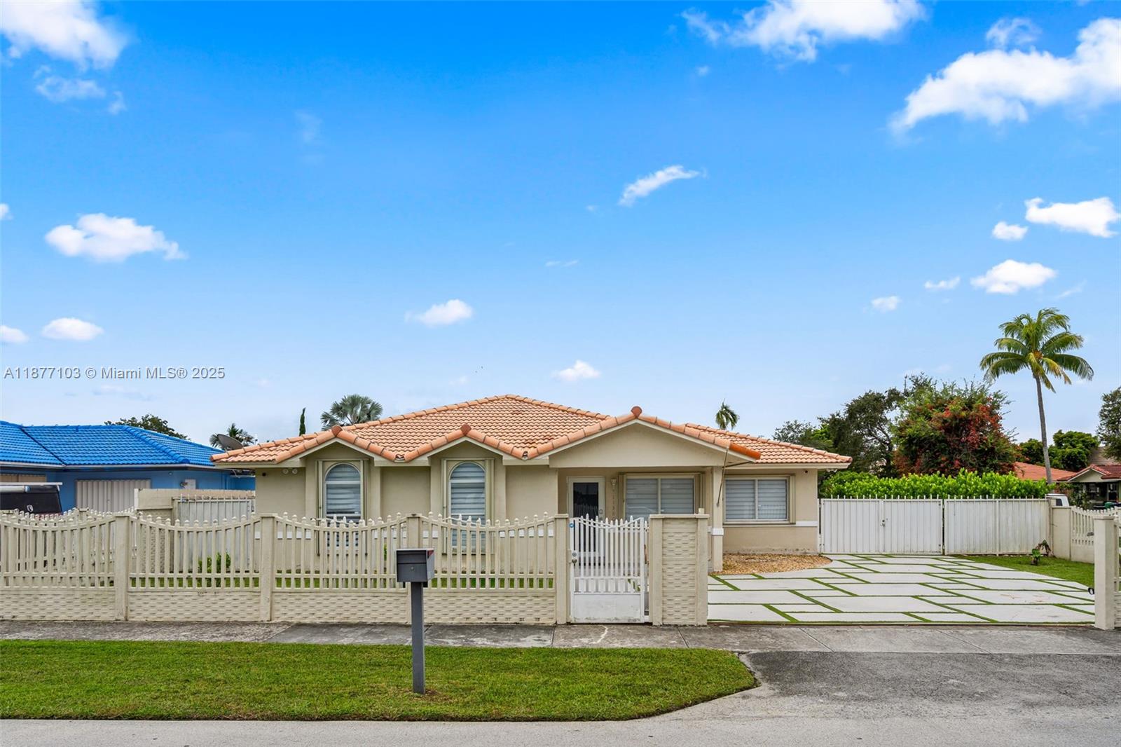 11380 SW 180th St .