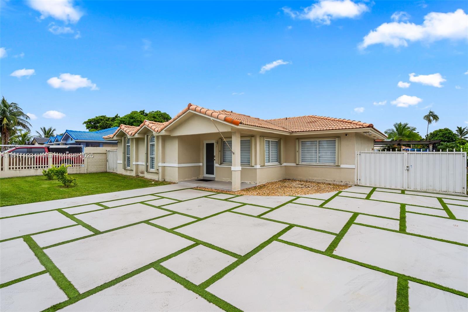 11380 SW 180th St .
