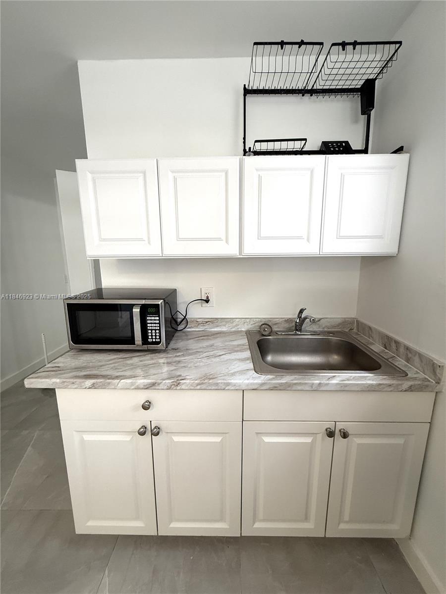 COUNTRY CLUB ESTATES SEC - Residential Lease