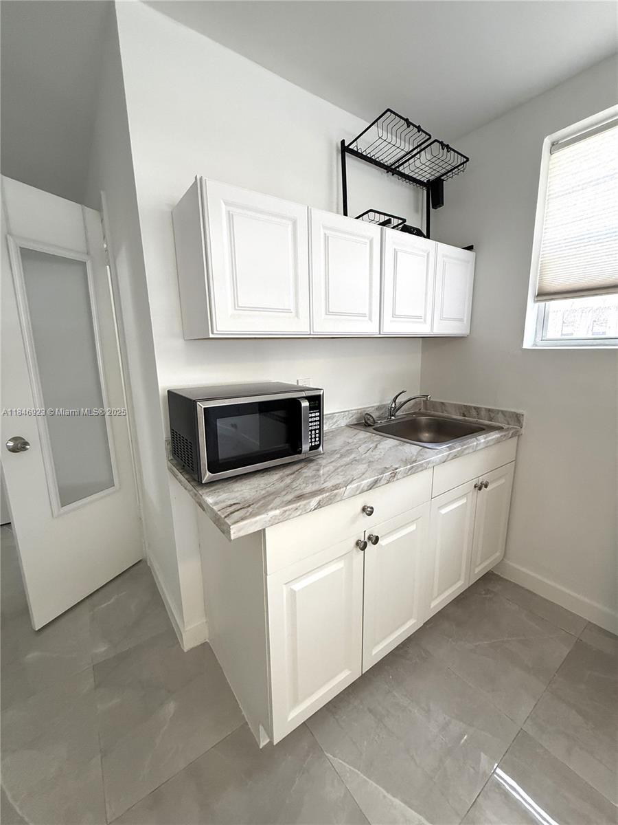 COUNTRY CLUB ESTATES SEC - Residential Lease