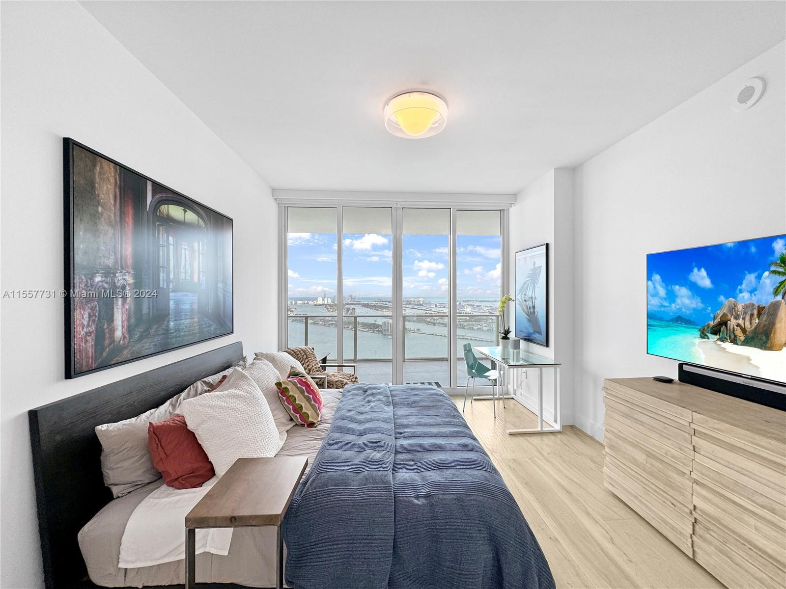 PARAMOUNT BAY CONDO - Residential