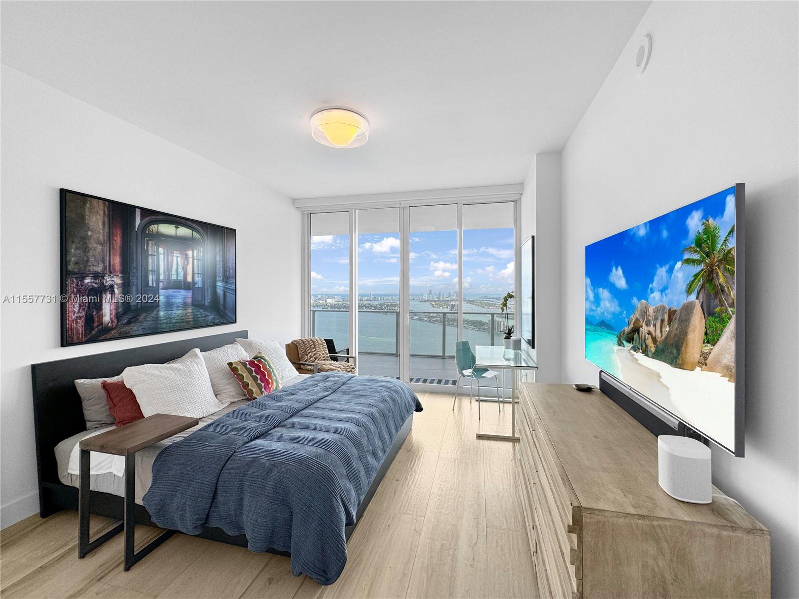 PARAMOUNT BAY CONDO - Residential
