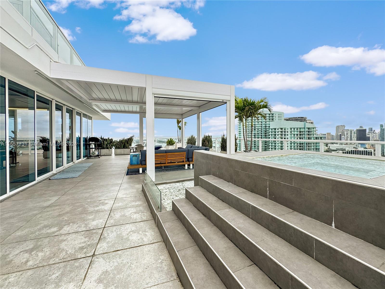 PARAMOUNT BAY CONDO - Residential