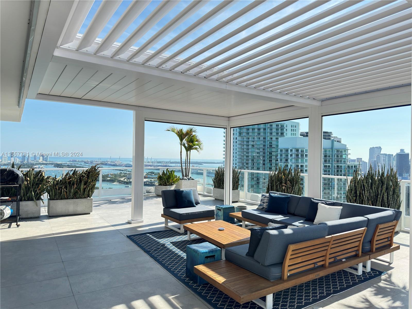 PARAMOUNT BAY CONDO - Residential
