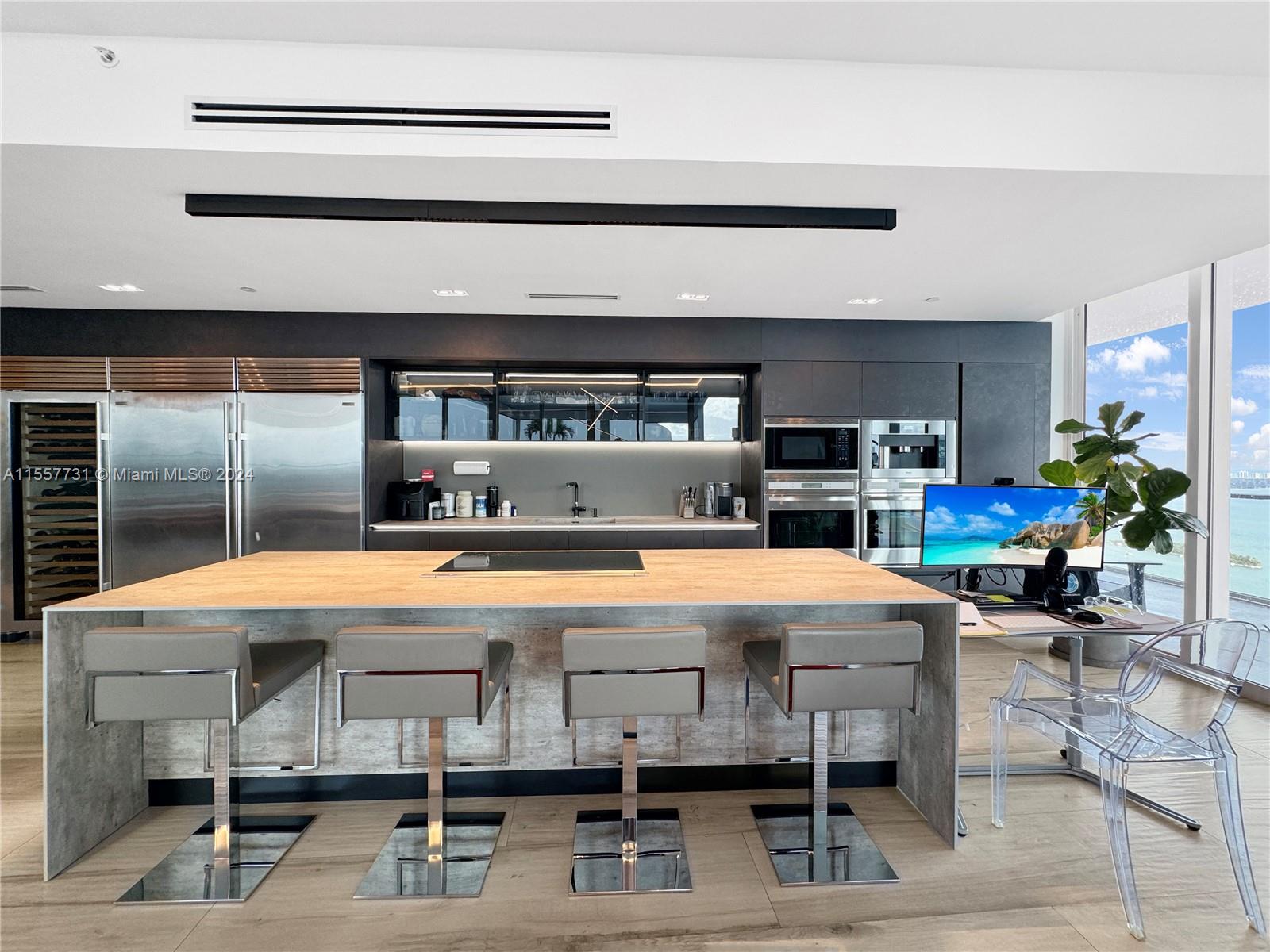 PARAMOUNT BAY CONDO - Residential