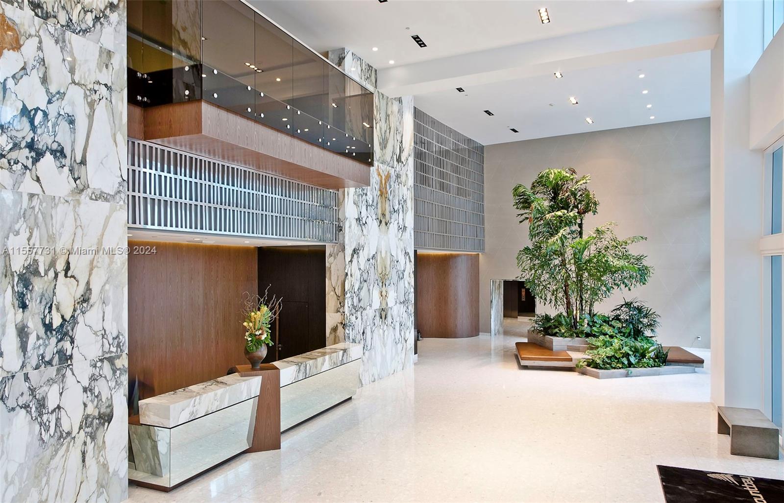 PARAMOUNT BAY CONDO - Residential
