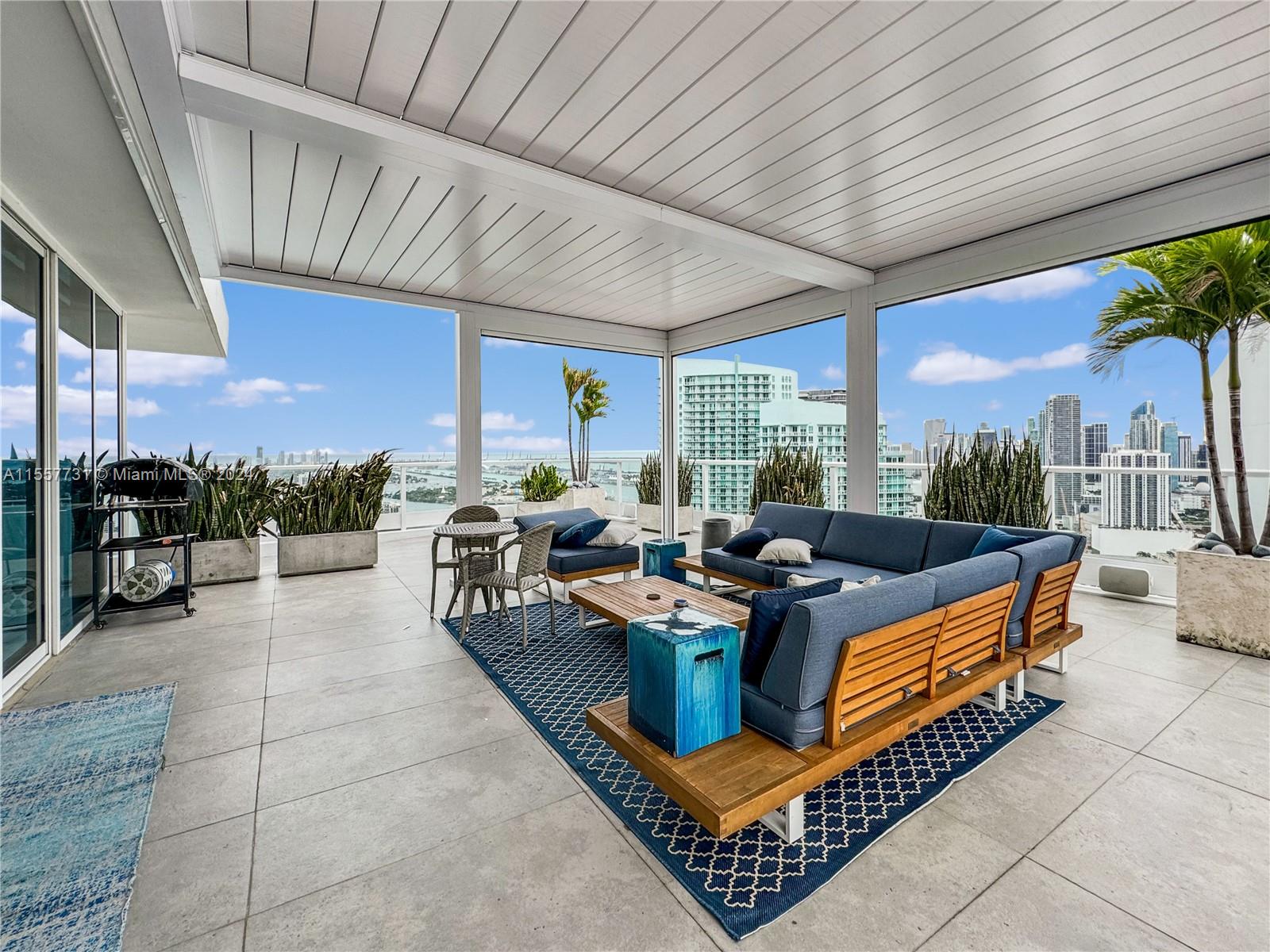 PARAMOUNT BAY CONDO - Residential