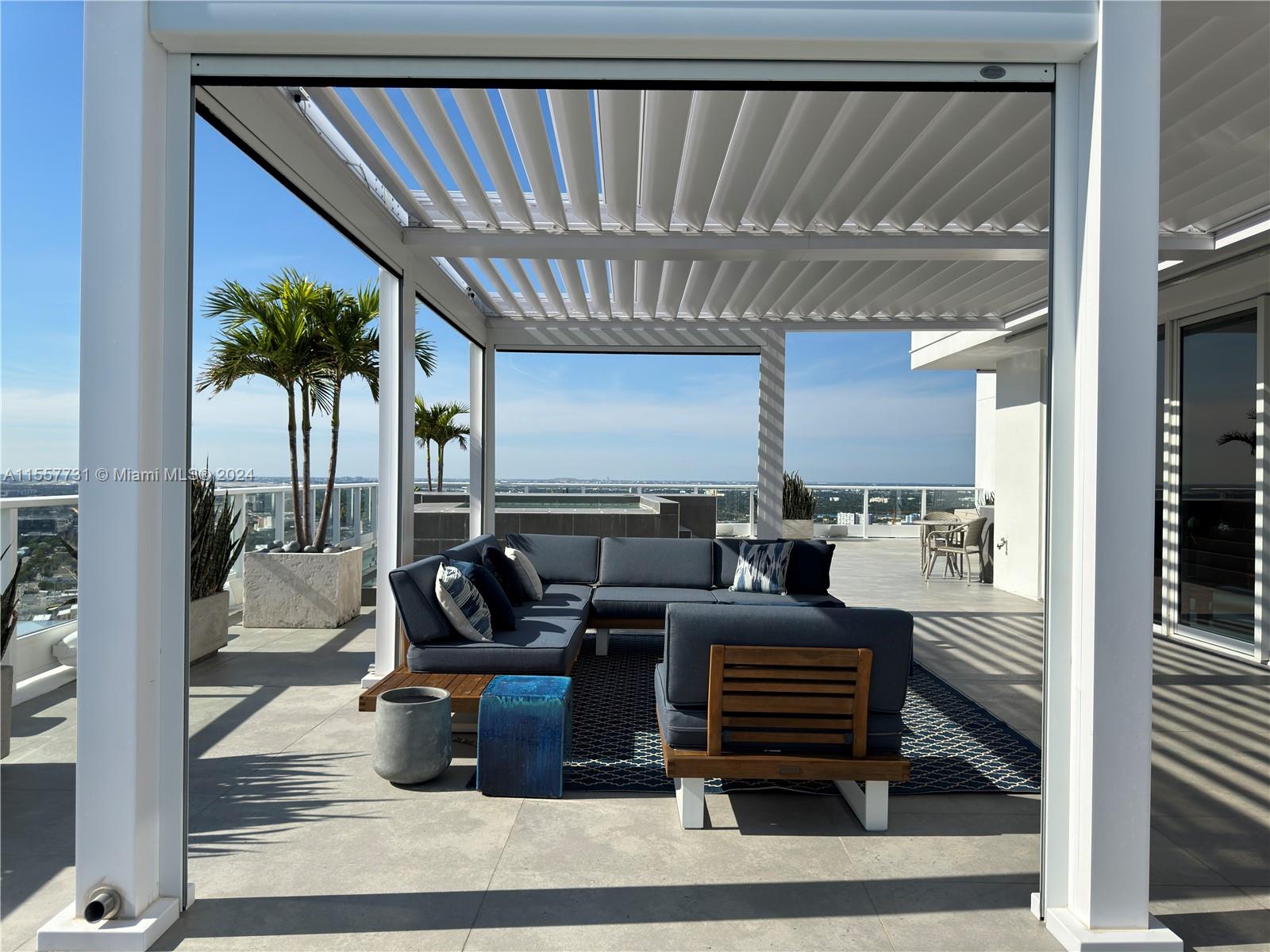 PARAMOUNT BAY CONDO - Residential