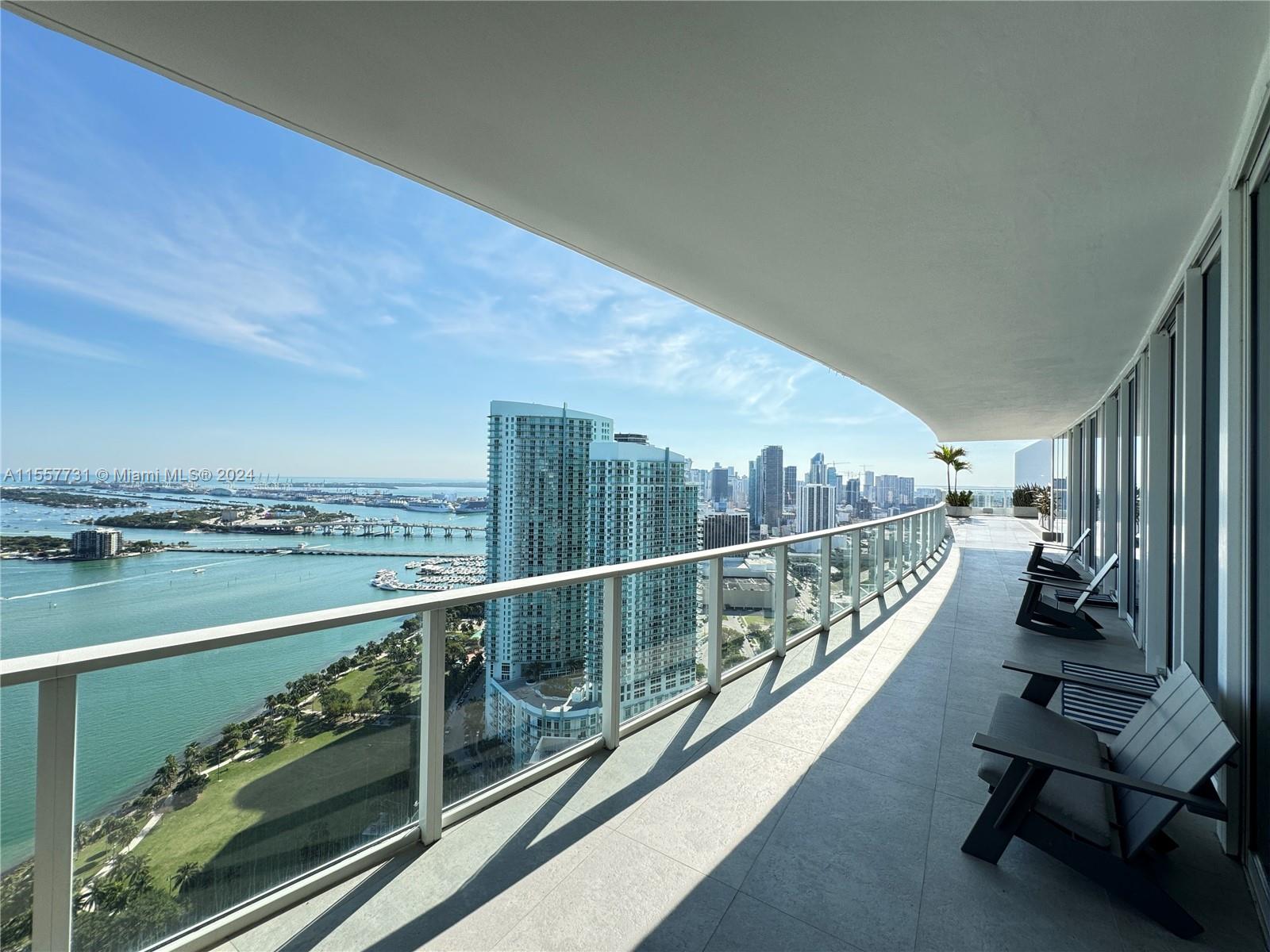 PARAMOUNT BAY CONDO - Residential