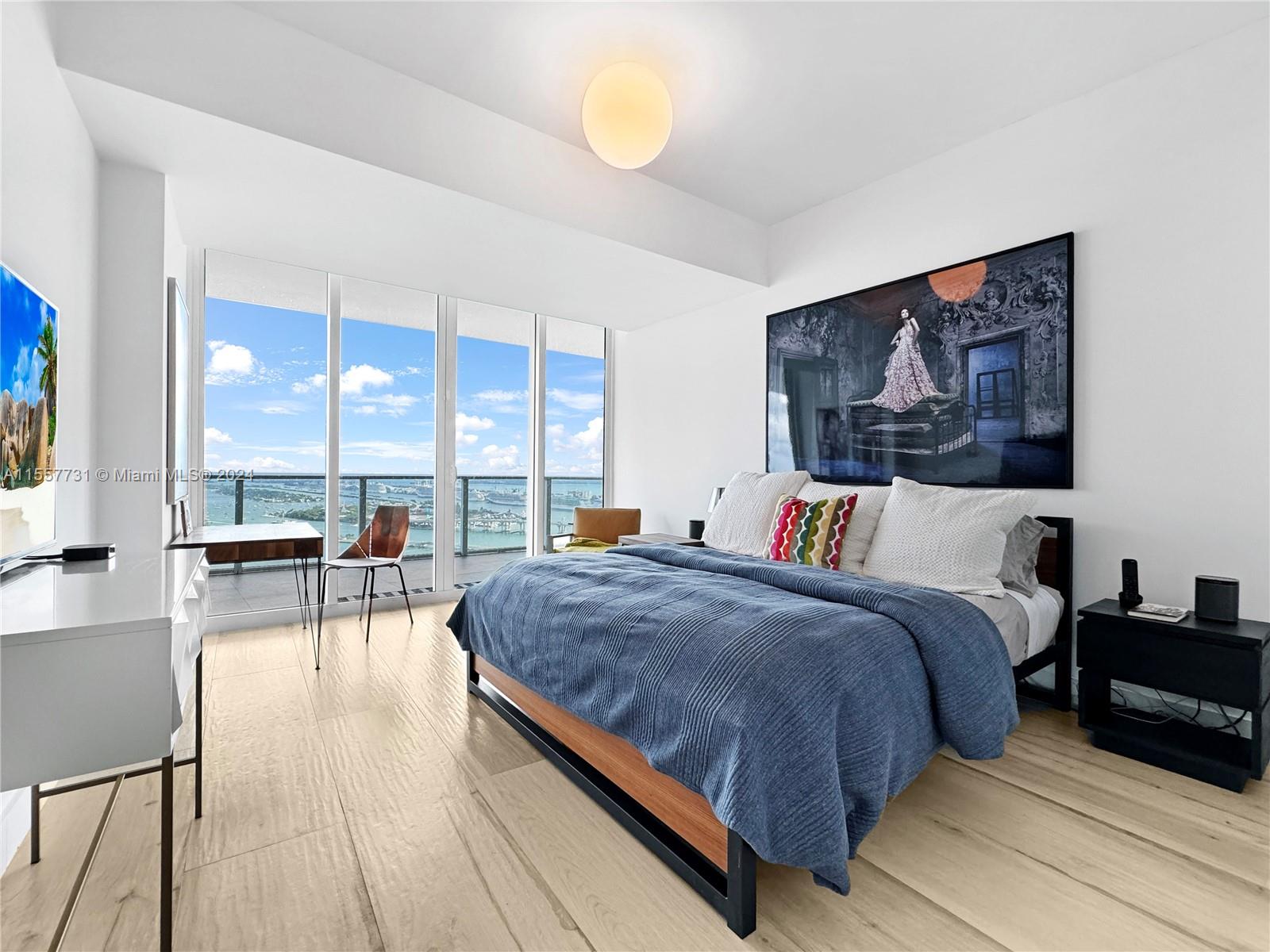 PARAMOUNT BAY CONDO - Residential