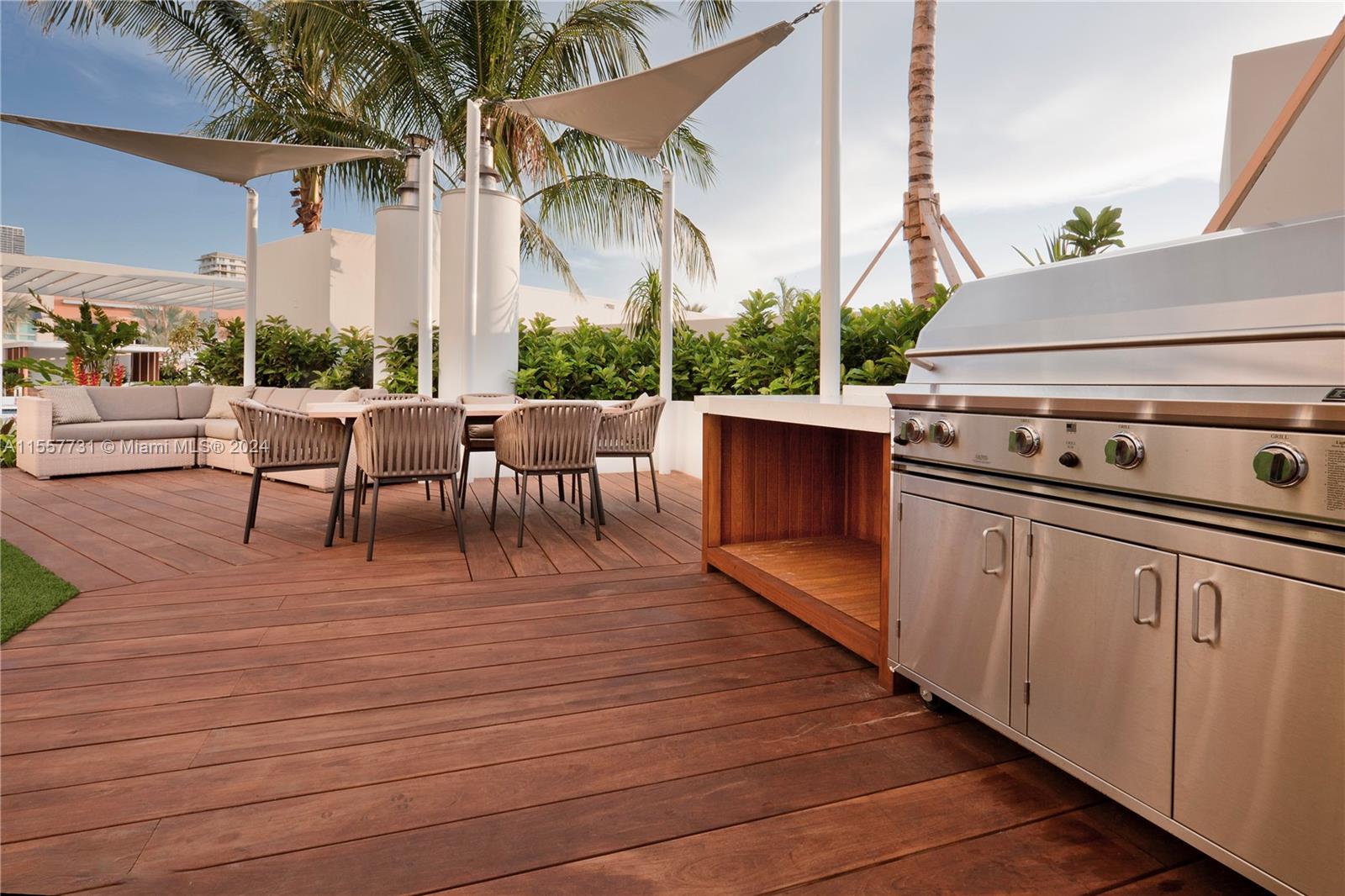 PARAMOUNT BAY CONDO - Residential