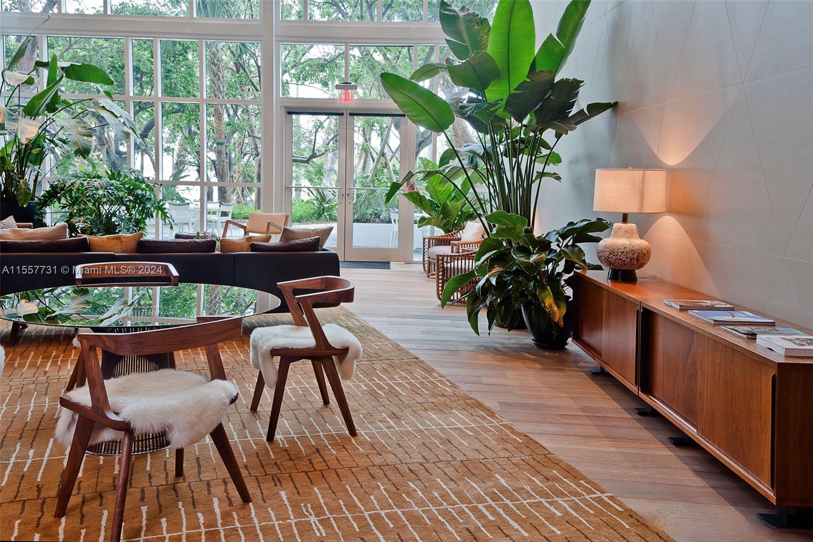 PARAMOUNT BAY CONDO - Residential