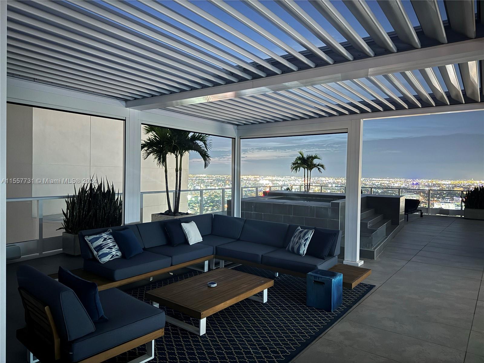 PARAMOUNT BAY CONDO - Residential