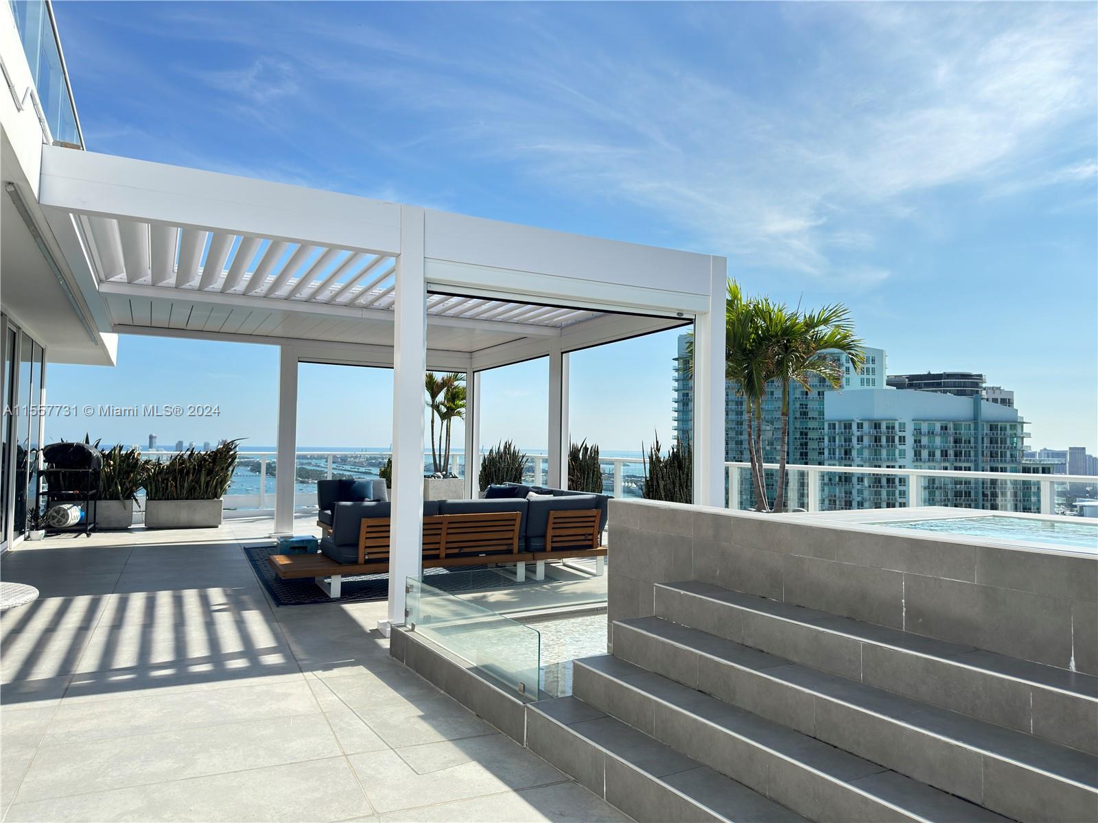 PARAMOUNT BAY CONDO - Residential