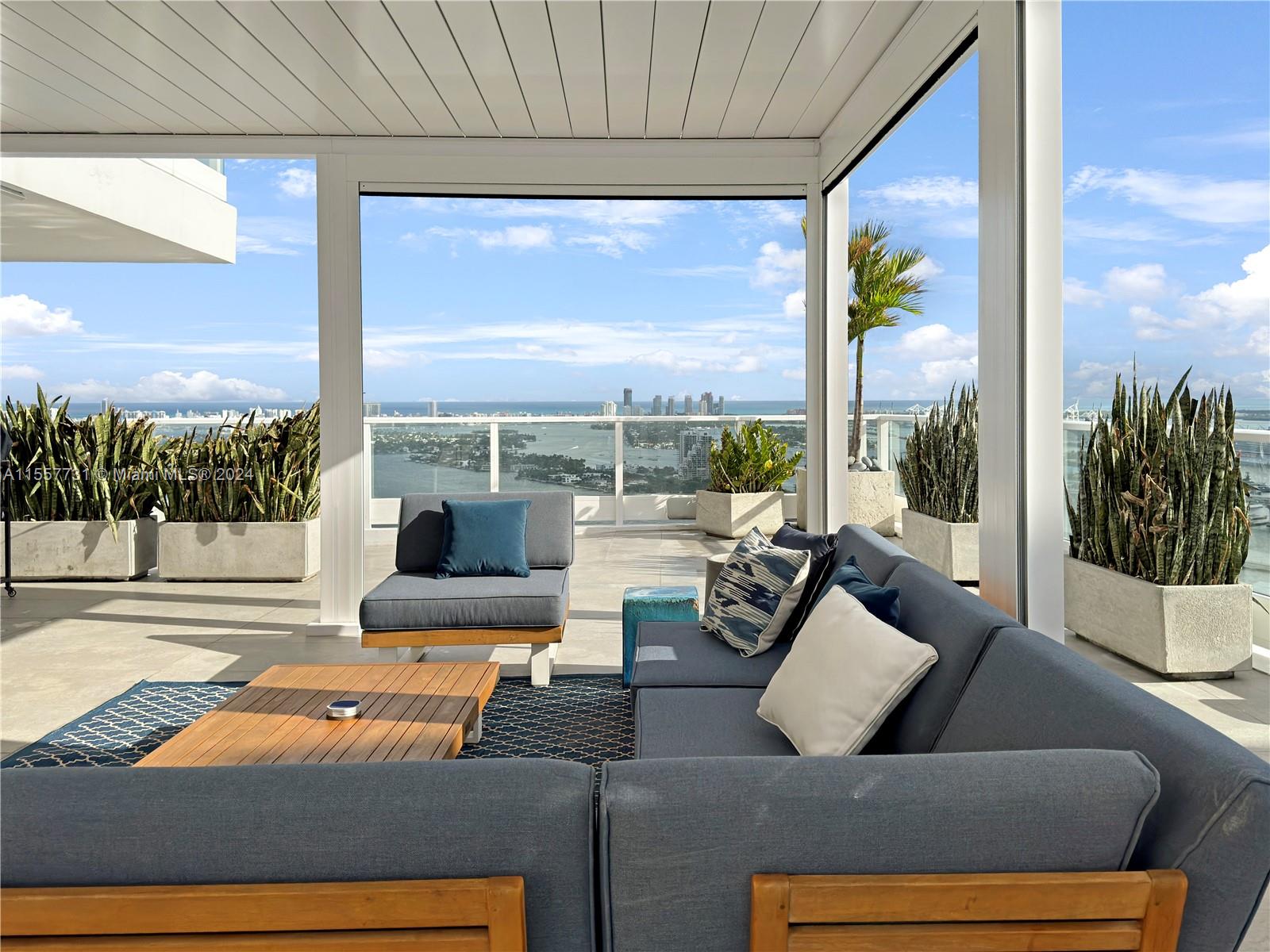 PARAMOUNT BAY CONDO - Residential