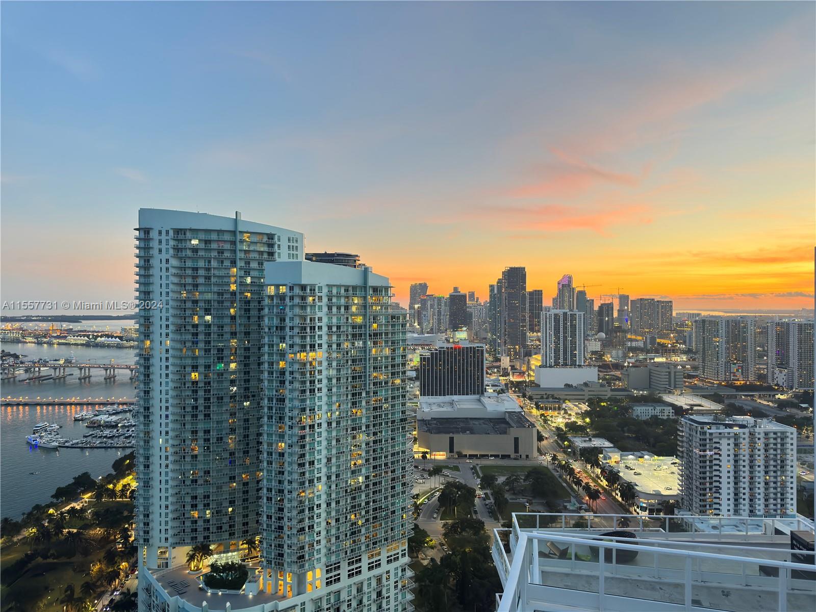 PARAMOUNT BAY CONDO - Residential