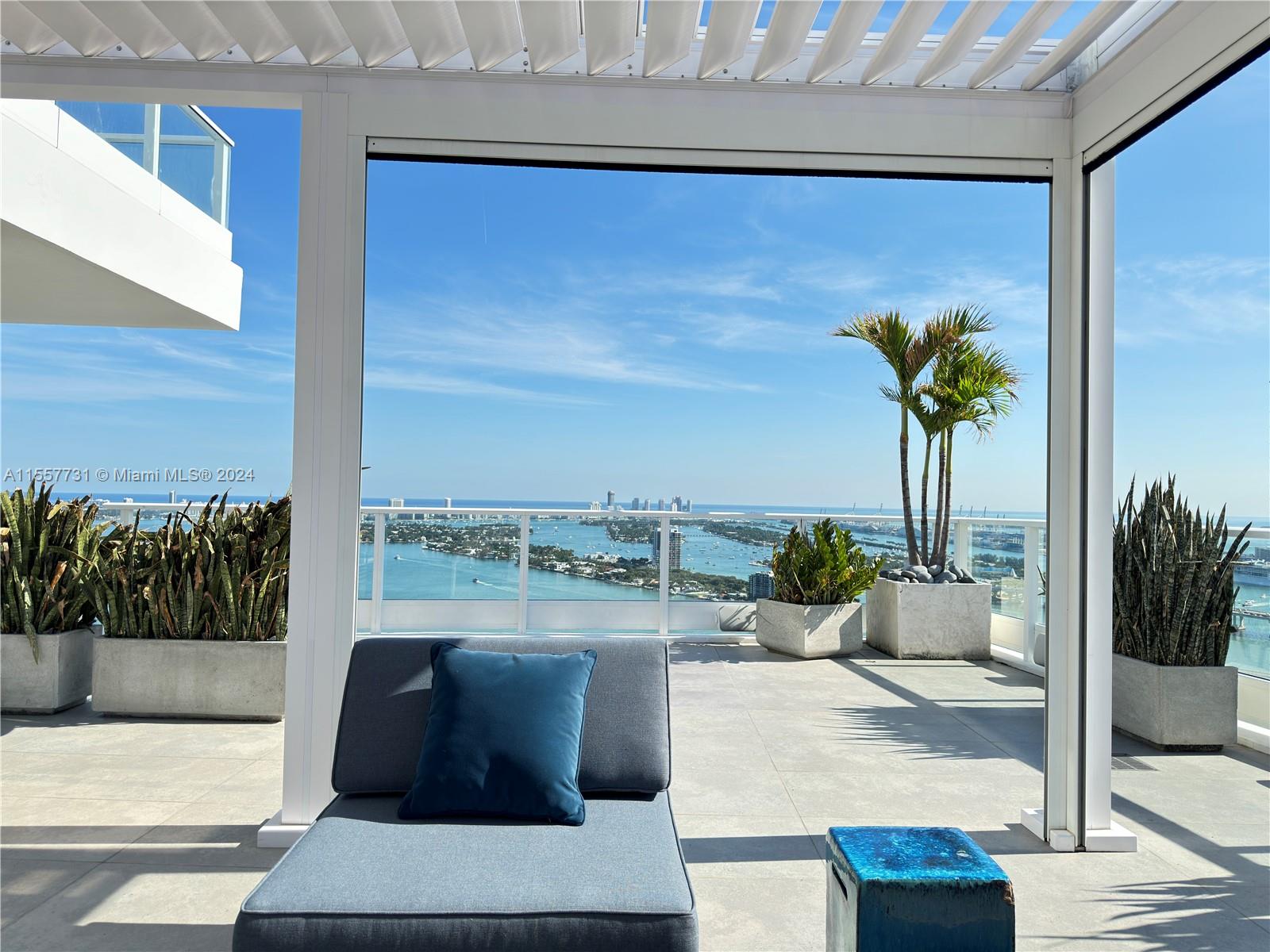PARAMOUNT BAY CONDO - Residential