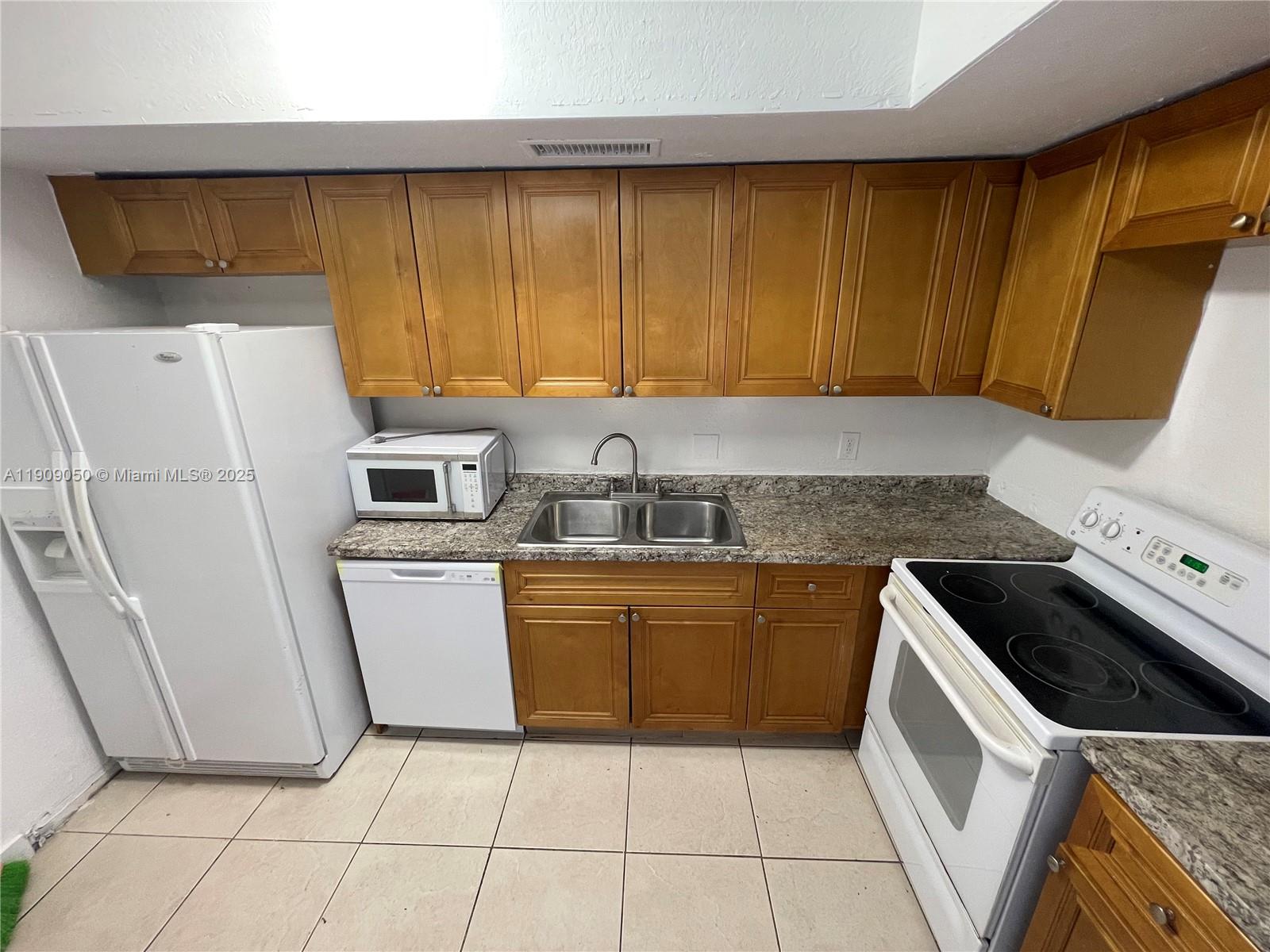 THE WHITE HOUSE CONDO - Residential Lease