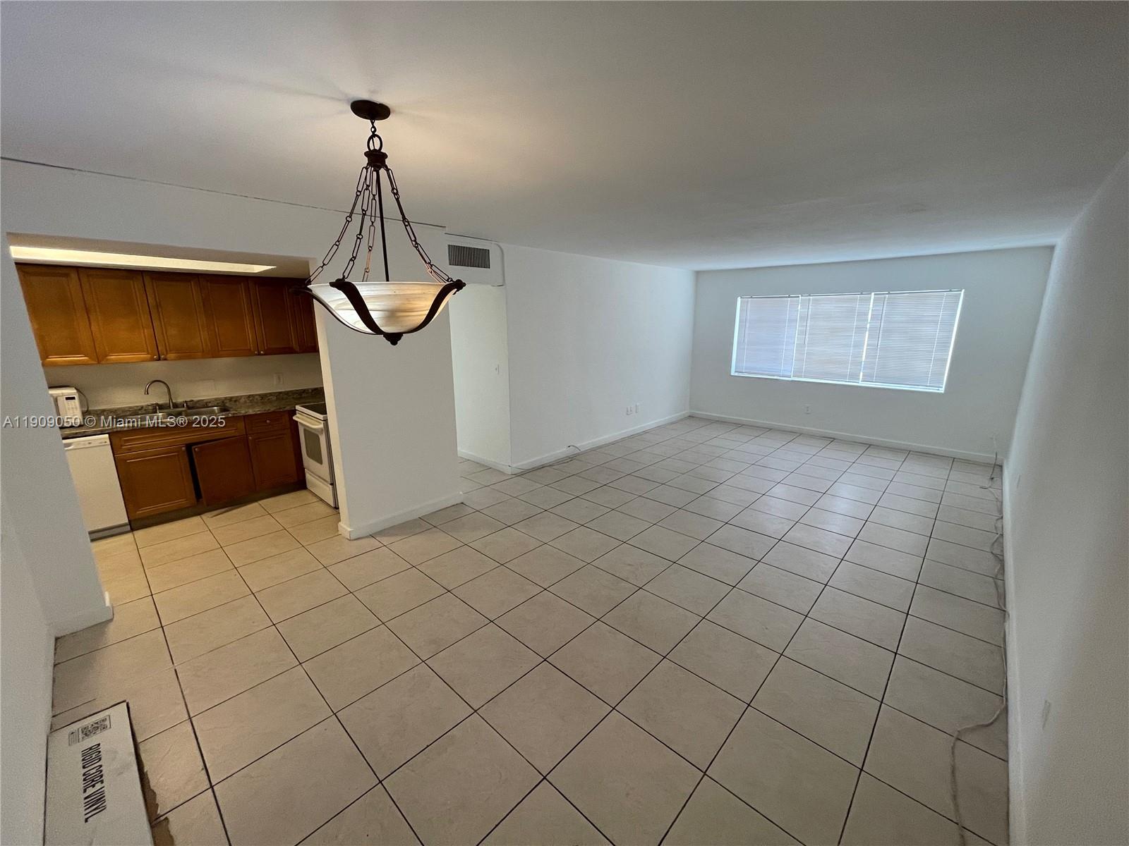 THE WHITE HOUSE CONDO - Residential Lease