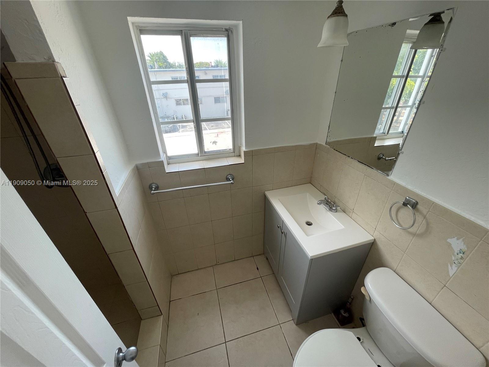 THE WHITE HOUSE CONDO - Residential Lease