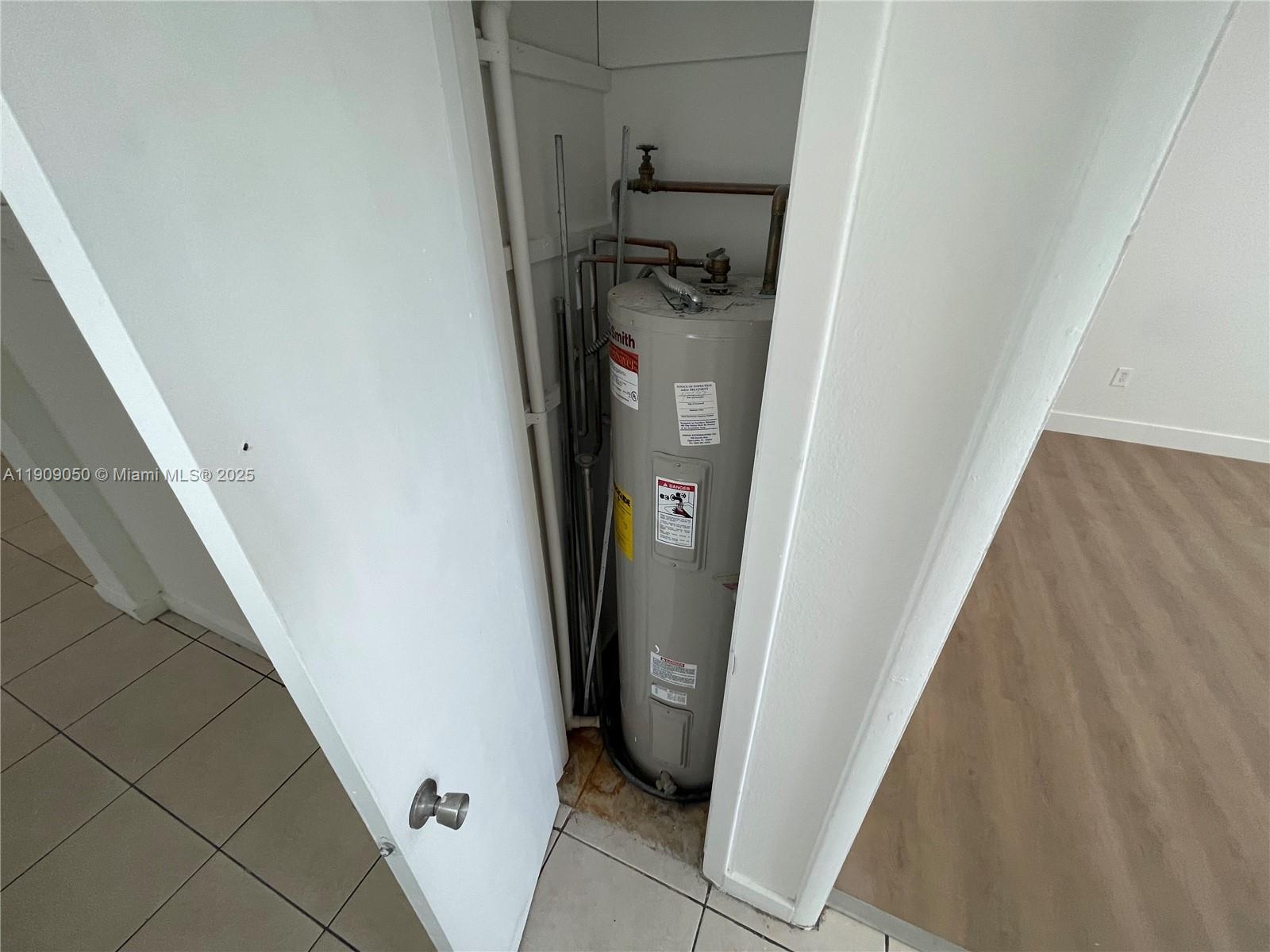 THE WHITE HOUSE CONDO - Residential Lease