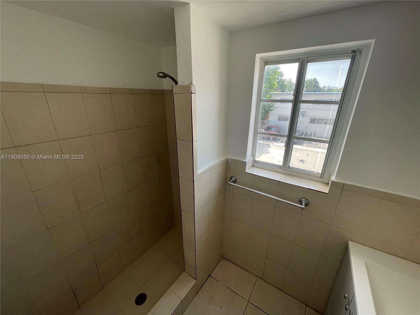 THE WHITE HOUSE CONDO - Residential Lease