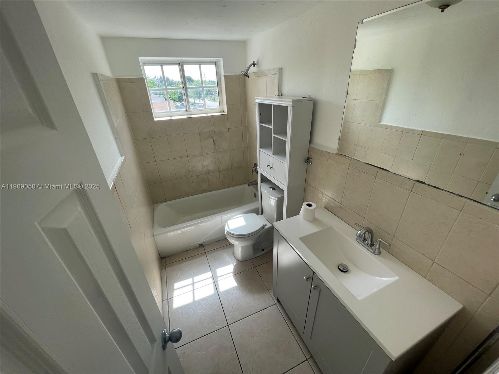 THE WHITE HOUSE CONDO - Residential Lease