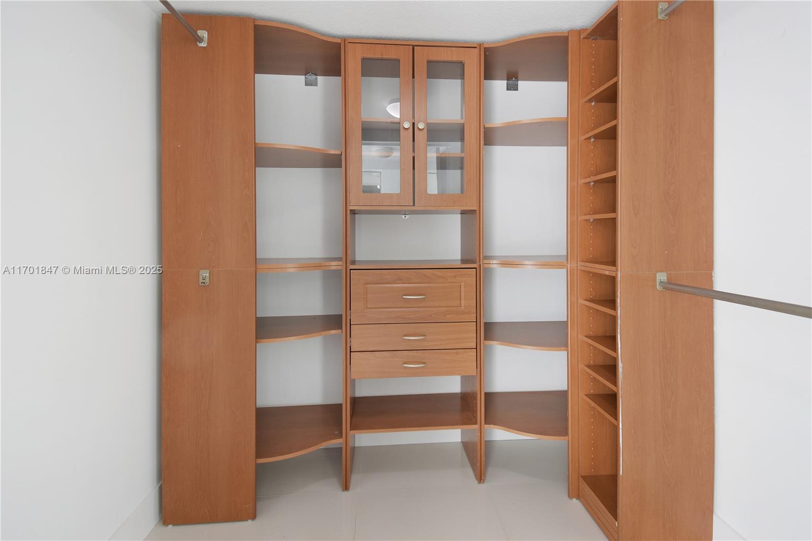 1800 CLUB CONDO - Residential