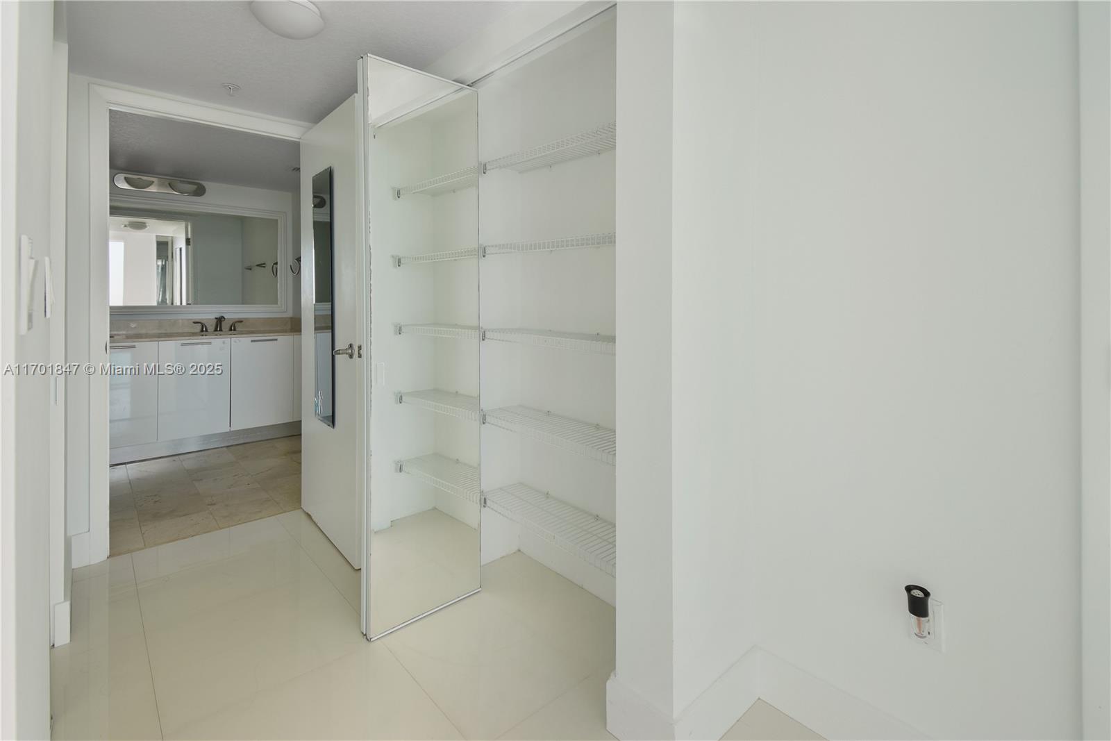 1800 CLUB CONDO - Residential