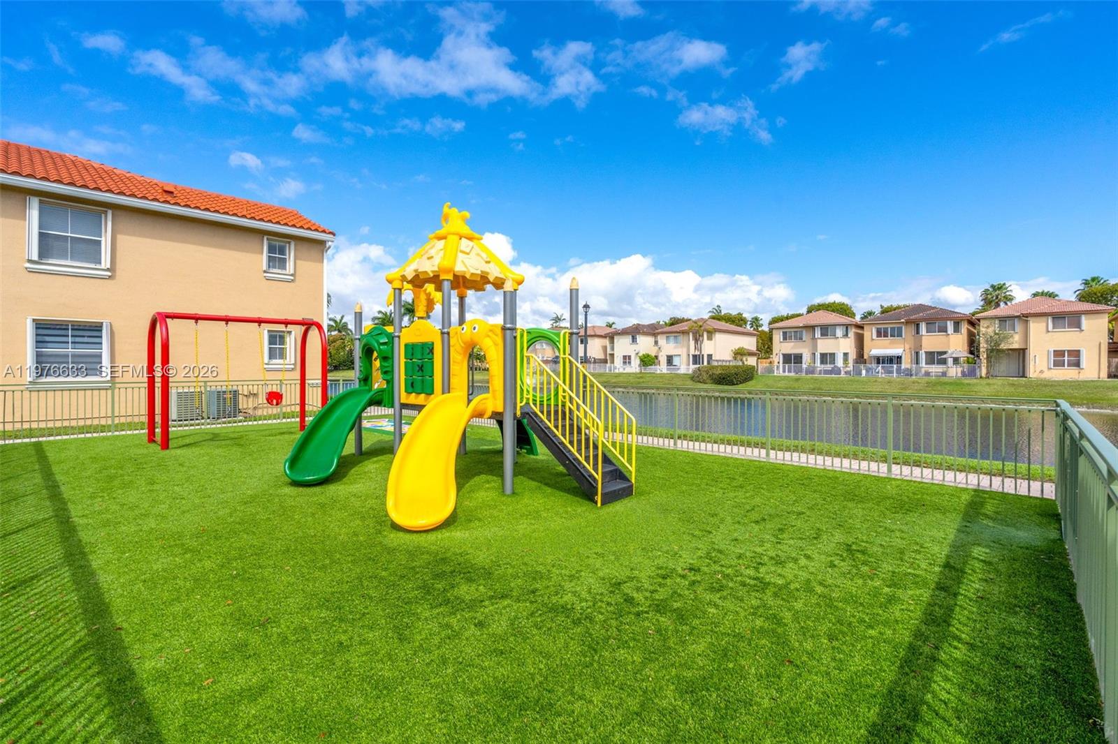 THE COURTS AT DORAL ISLES - Residential