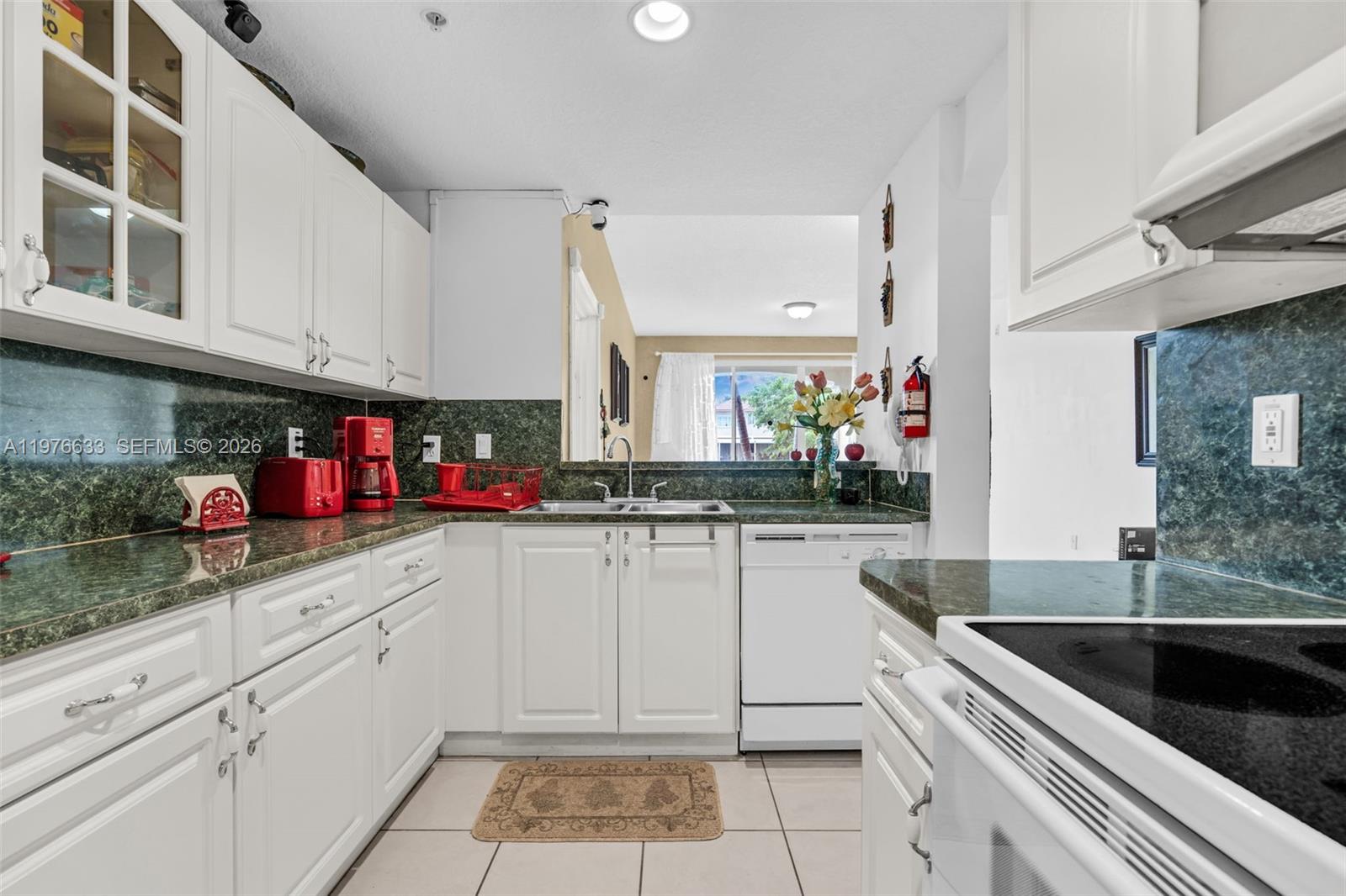 THE COURTS AT DORAL ISLES - Residential