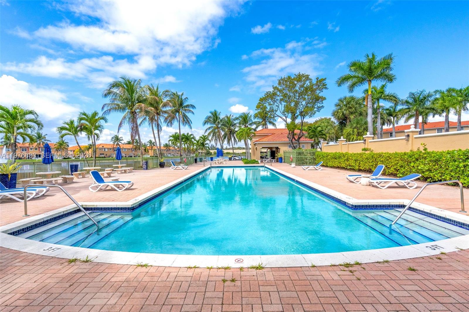 THE COURTS AT DORAL ISLES - Residential
