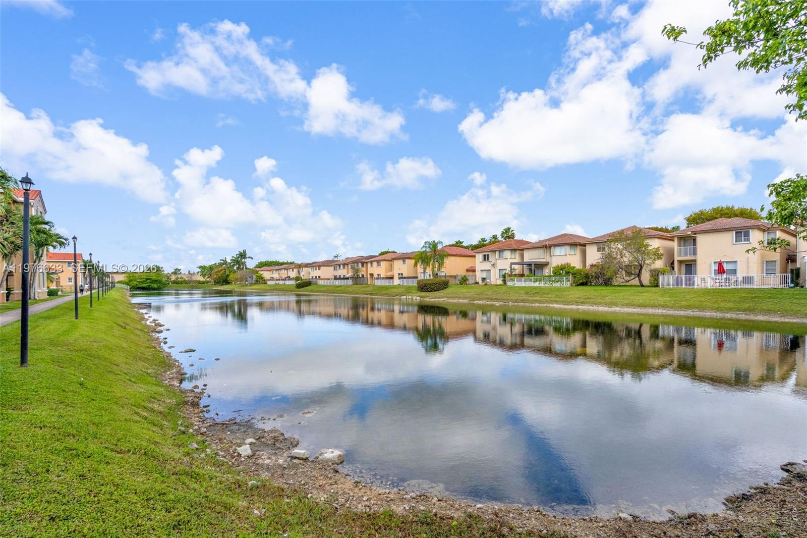 THE COURTS AT DORAL ISLES - Residential