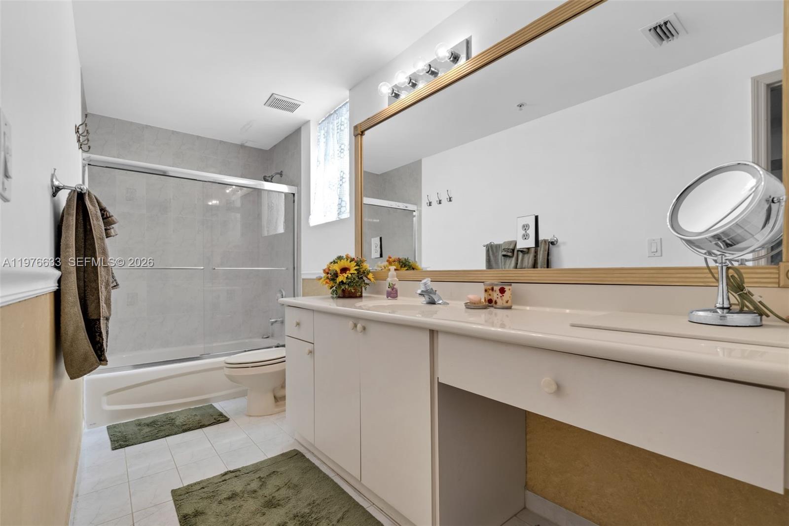 THE COURTS AT DORAL ISLES - Residential