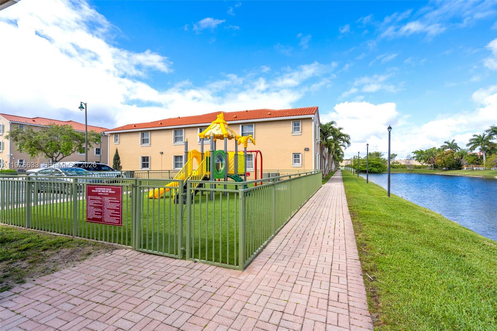 THE COURTS AT DORAL ISLES - Residential