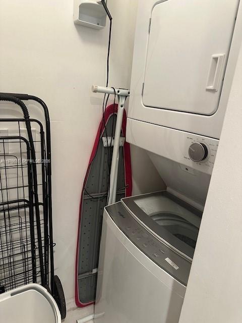 THE COURTS AT DORAL ISLES - Residential