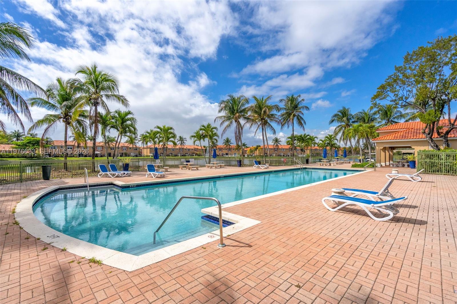 THE COURTS AT DORAL ISLES - Residential