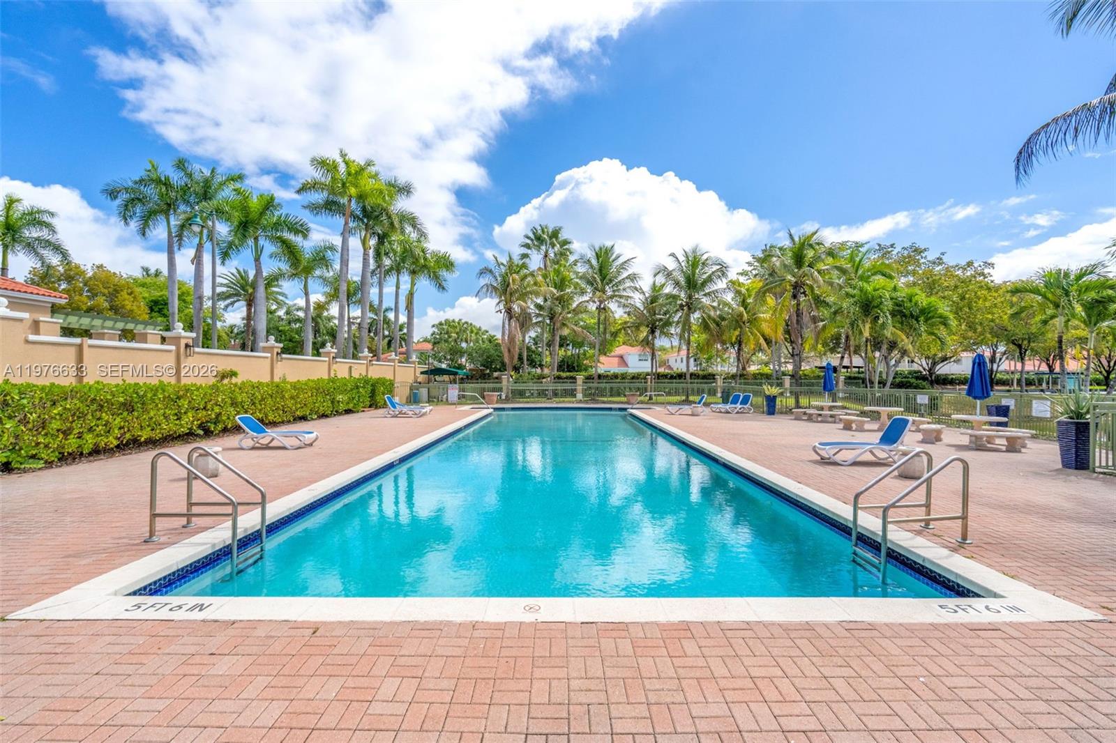 THE COURTS AT DORAL ISLES - Residential