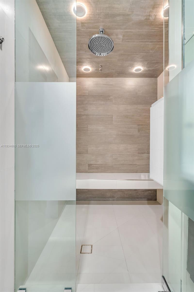 900 BISCAYNE BAY CONDO - Residential