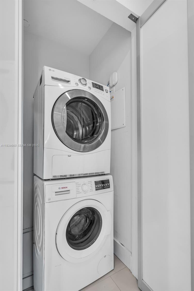 900 BISCAYNE BAY CONDO - Residential