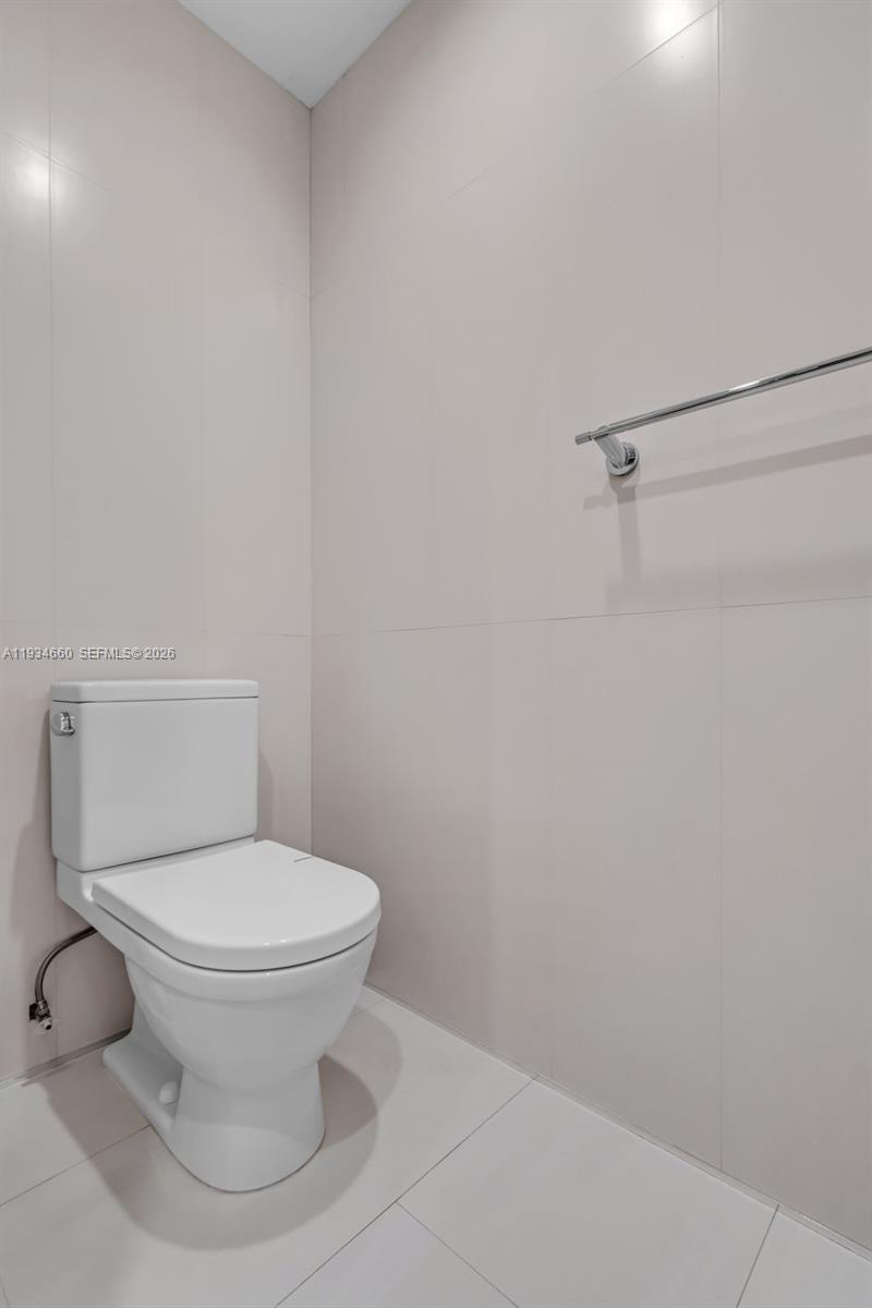 900 BISCAYNE BAY CONDO - Residential