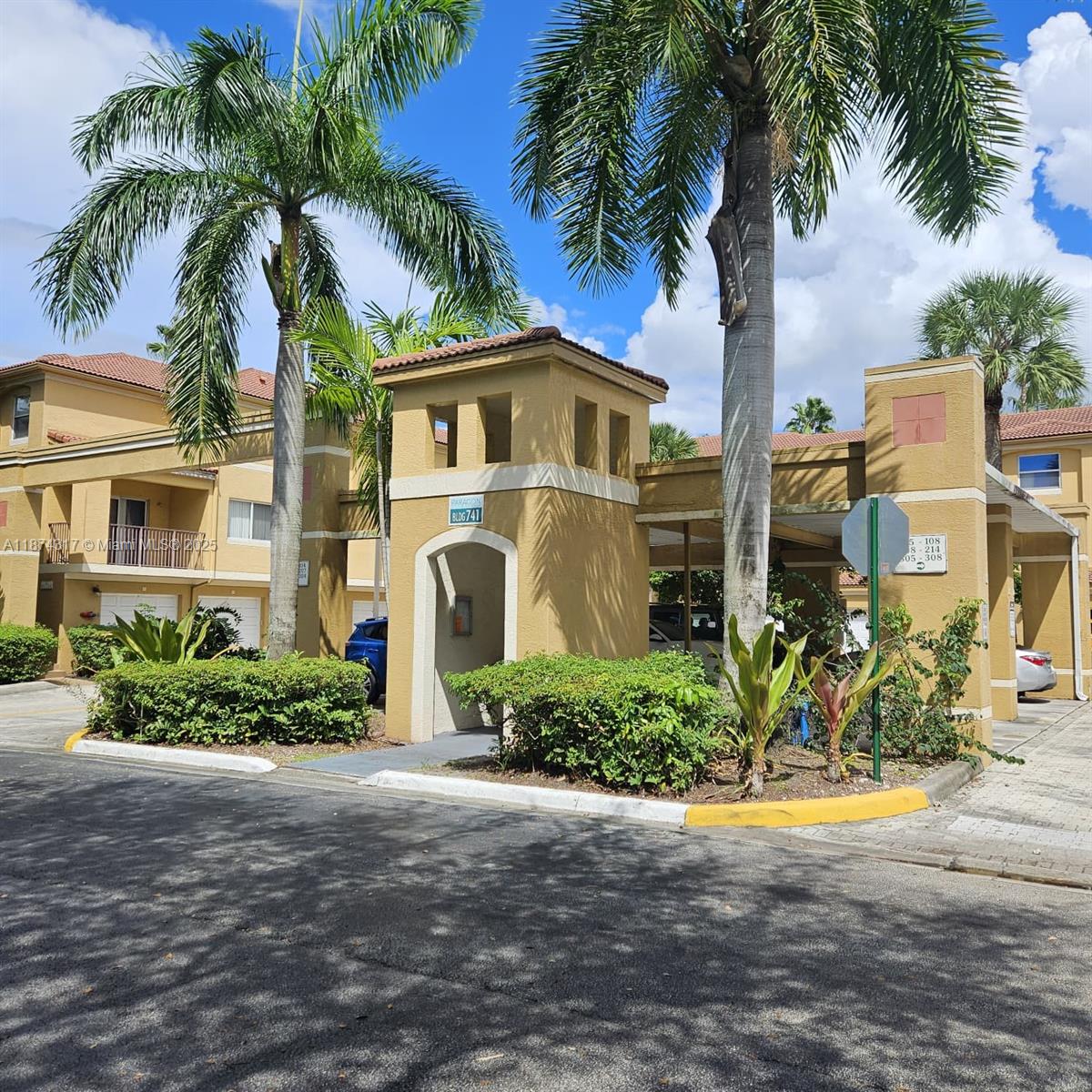 Welcome to Paragon! This spacious 2-story, 2-bed, 2-bath condo townhome w/garage is in the heart of Plantation! With freshly painted interior, updated kitchen, new vinyl flooring upstairs etc. Washer/dryer in unit. The community features a pool, tennis, and clubhouse. Near the Plantation Walk shops and restaurants, highways, hospitals and parks. Fast HOA approval. Water included!
