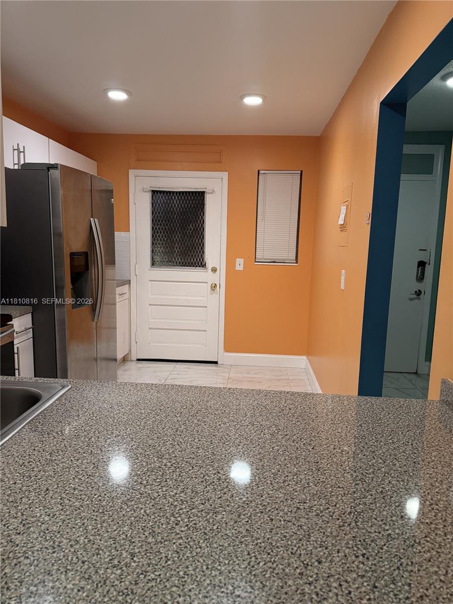 LAUDERDALE OAKS CONDO 7 - Residential