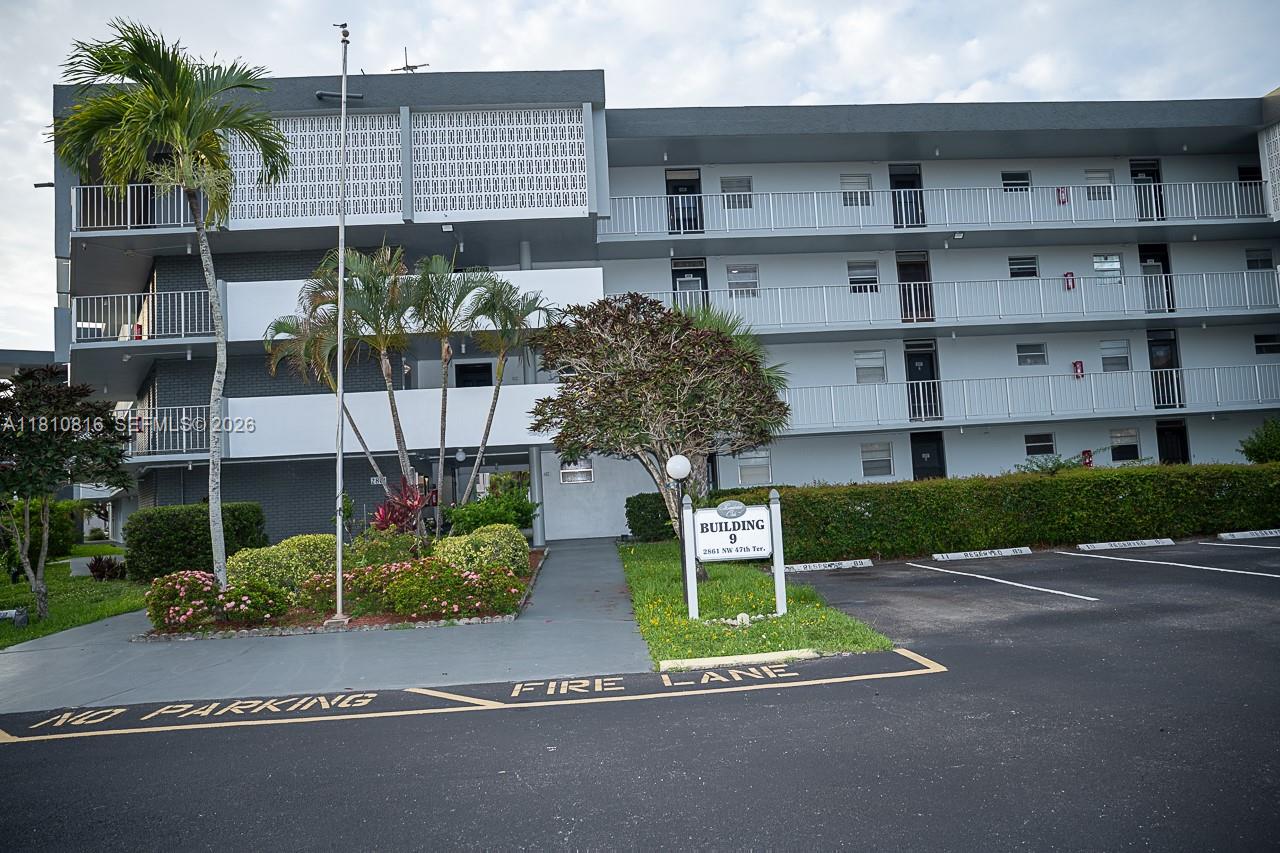 LAUDERDALE OAKS CONDO 7 - Residential