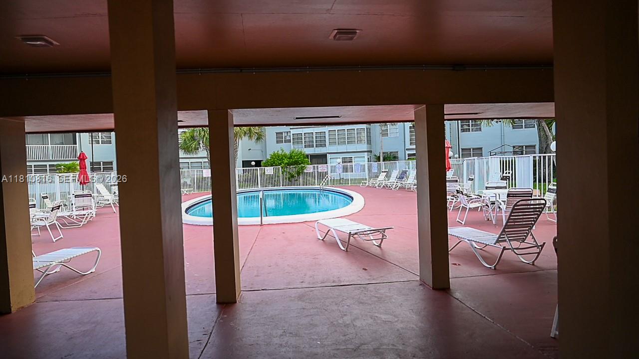 LAUDERDALE OAKS CONDO 7 - Residential