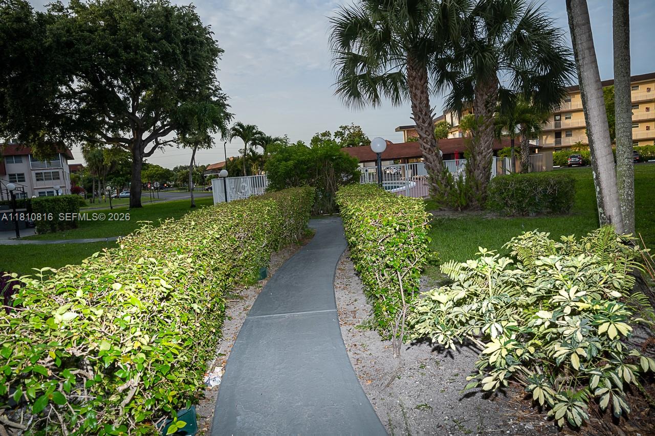 LAUDERDALE OAKS CONDO 7 - Residential