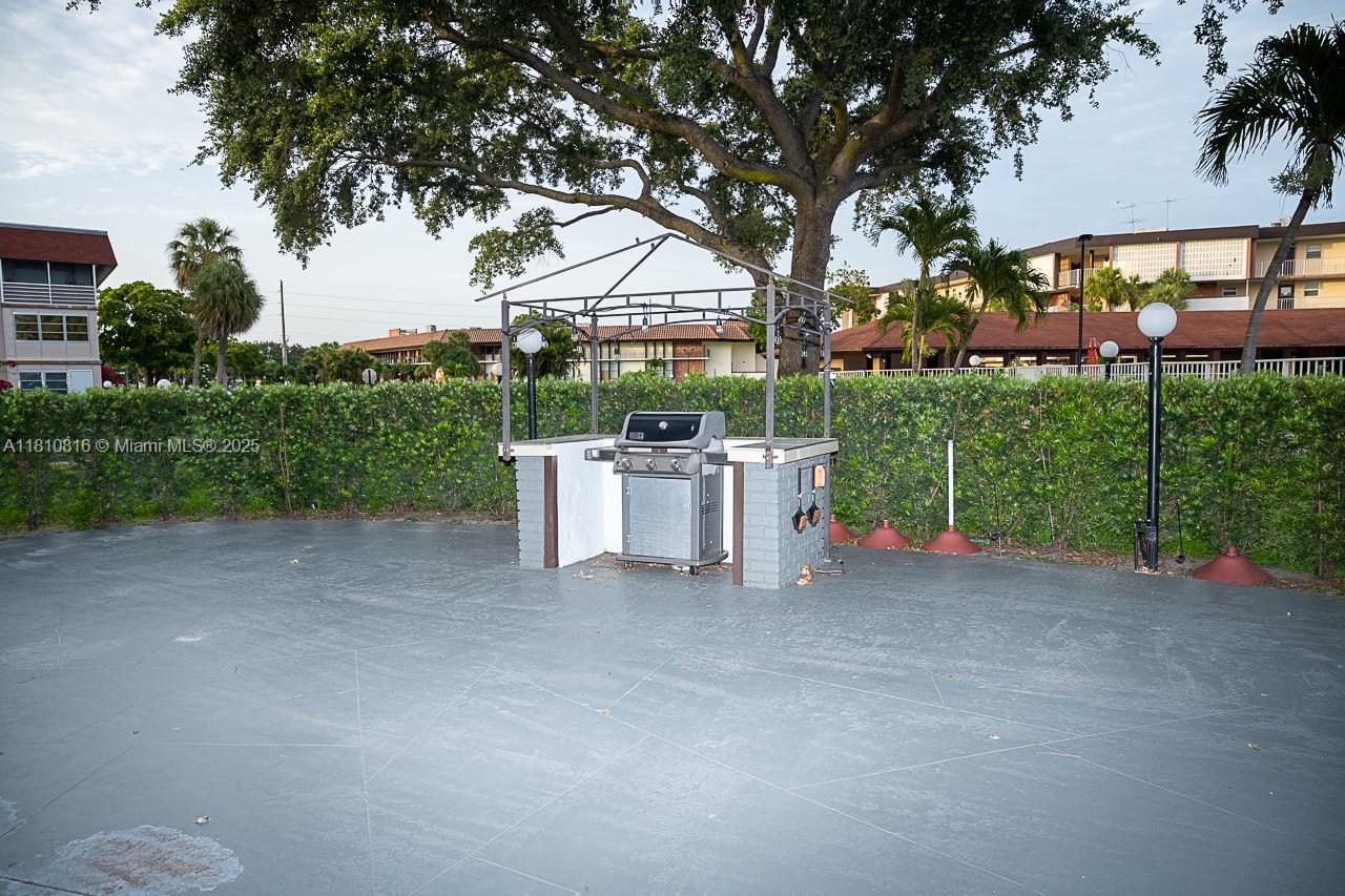 LAUDERDALE OAKS CONDO 7 - Residential