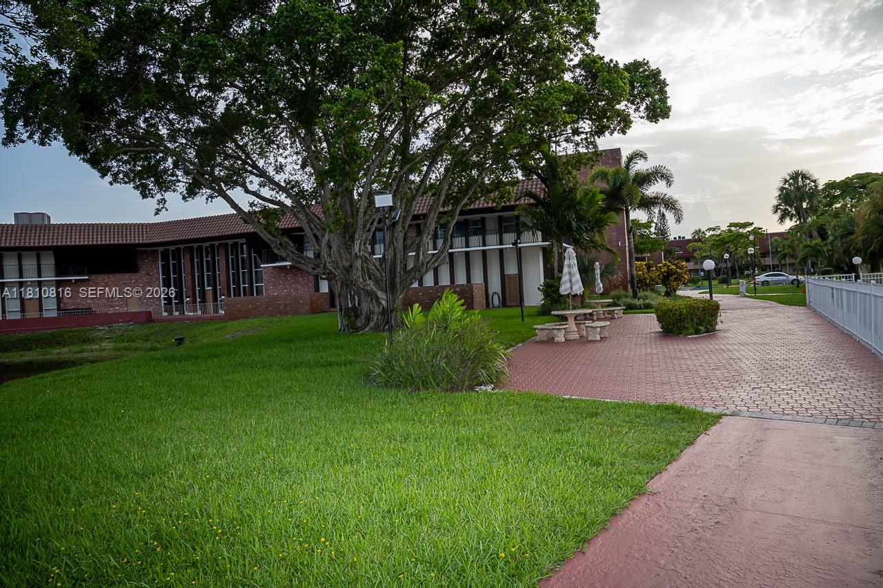 LAUDERDALE OAKS CONDO 7 - Residential